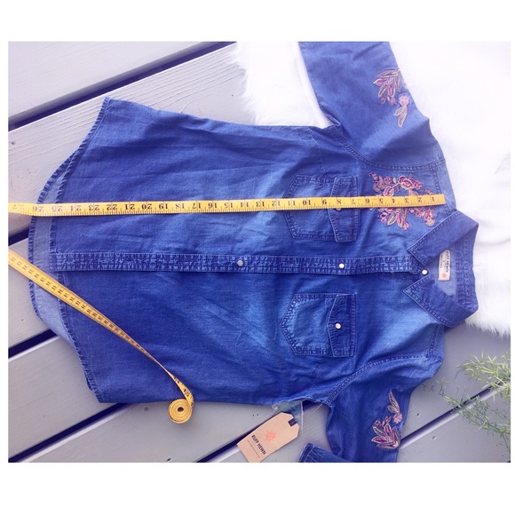 Embroiled Denim Shirt - Picture 4 of 5